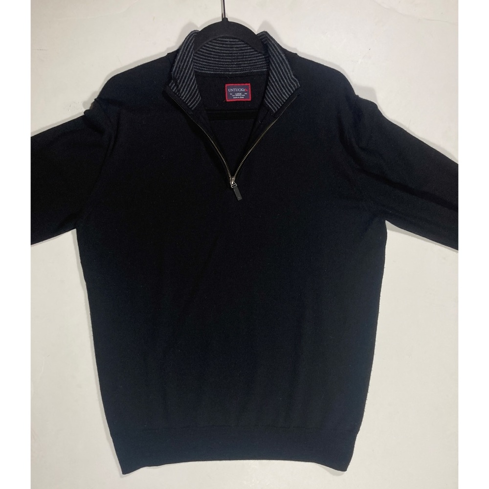 Untuckit merino wool sweater. Quarter zip black.